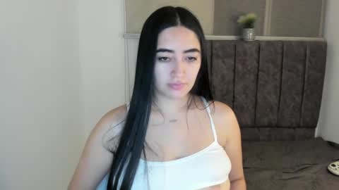 zoe_jones7 online show from November 9, 4:49 am