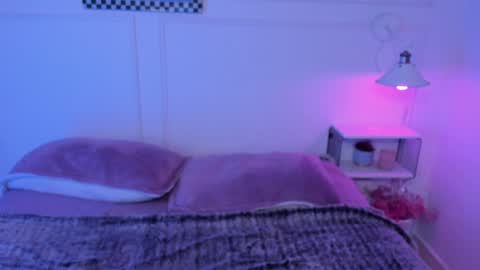 Zoe Lynch online show from April 13, 11:47 am