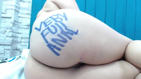 Snapshot of zoe_messy chatting on February 24, 12:37 pm Zoe online show from February 24, 12:37 pm