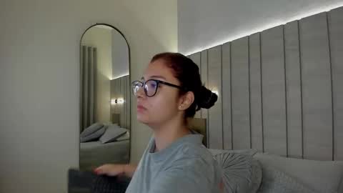 zoe_mhendez online show from February 10, 11:35 am