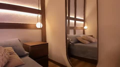 zoe_mhendez online show from November 20, 4:22 am