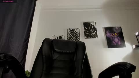 zoe_millerx online show from February 16, 1:09 pm