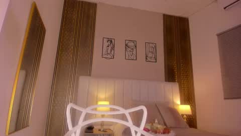 Hi guys i am Zoe  online show from March 19, 11:59 am