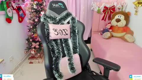 zoe_sullivan_ online show from December 2, 9:51 am