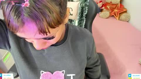 zoe_sullivan_ online show from November 22, 10:46 am