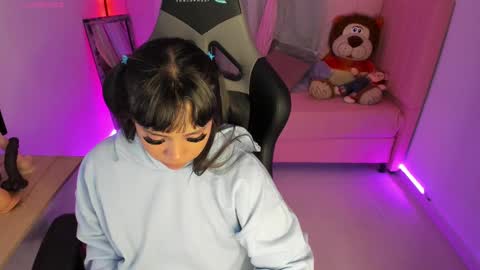 Snapshot of zoe_sullivan_ chatting on February 17, 9:24 am zoe_sullivan_ online show from February 17, 9:24 am