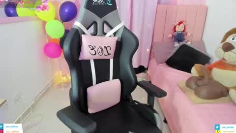 zoe_sullivan_ online show from November 13, 9:45 am