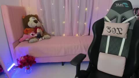 zoe_sullivan_ online show from February 21, 9:23 am