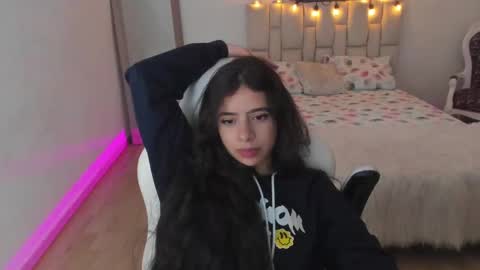 Zoe online show from March 11, 5:35 pm