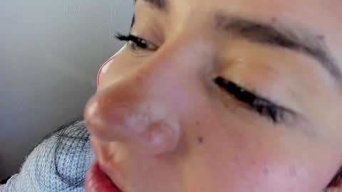 Snapshot of zoe_wattson chatting on December 9, 5:51 am Zoe online show from December 9, 5:51 am
