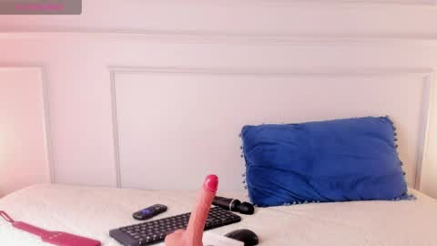 Zoe  online show from April 14, 9:07 pm