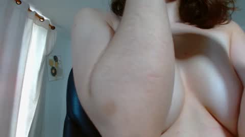 Snapshot of zoecruzz chatting on October 10, 4:35 pm ZOE online show from October 10, 4:35 pm