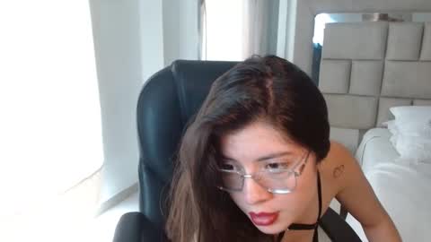 Snapshot of zoecruzz chatting on February 5, 5:53 pm ZOE online show from February 5, 5:53 pm