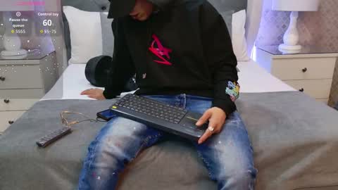 Zoe Krug online show from December 22, 7:20 pm