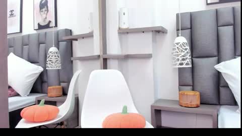 Zoe Krug online show from March 7, 1:00 pm