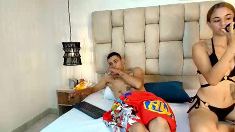 zoelucas online show from December 4, 12:05 pm