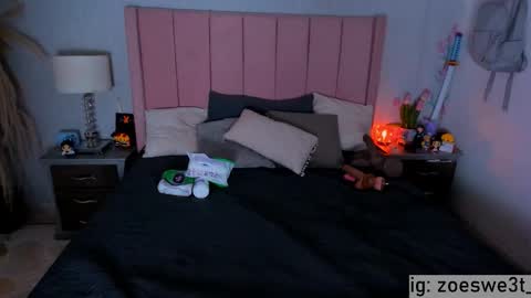 CuteZoe online show from November 14, 5:04 pm