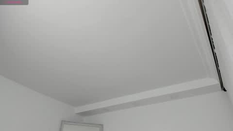Snapshot of zoes_mile chatting on February 5, 11:12 am Zoes online show from February 5, 11:12 am