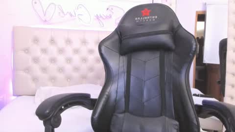 zoeth_ruiz online show from February 4, 6:17 pm