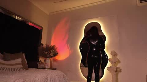 Snapshot of zoevidal_ chatting on October 18, 12:31 pm zoevidal_ online show from October 18, 12:31 pm