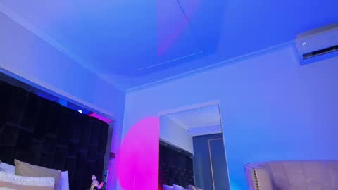 Snapshot of zoevidal_ chatting on March 5, 3:07 pm zoevidal_ online show from March 5, 3:07 pm