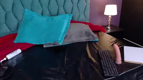 Snapshot of zoey_stone chatting on October 2, 8:40 pm zoey_stone online show from October 2, 8:40 pm