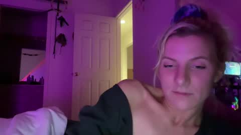 Zoeydanner online show from December 20, 1:58 am