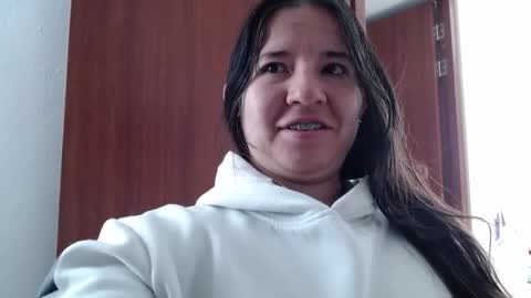 Snapshot of zohe_ chatting on January 19, 2:28 pm zohe online show from January 19, 2:28 pm