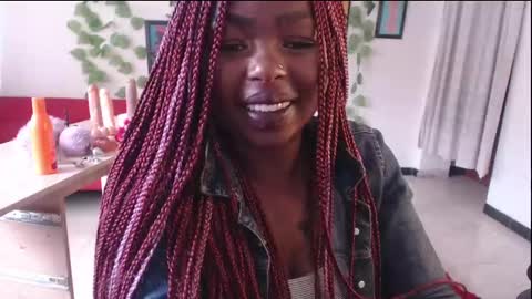 Snapshot of zooee_p chatting on October 9, 2:00 pm Zooe online show from October 9, 2:00 pm