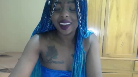 Snapshot of zooee_p chatting on January 27, 1:19 pm Zooe online show from January 27, 1:19 pm