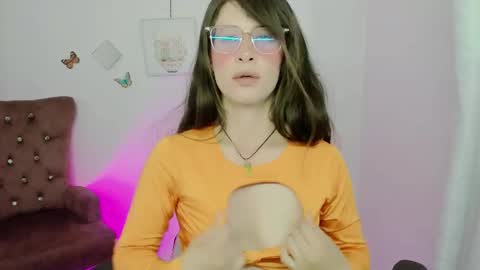 Snapshot of zooeybelair chatting on September 30, 4:34 am Alicie online show from September 30, 4:34 am