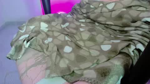 Snapshot of zooeybelair chatting on February 23, 8:39 am Alicie online show from February 23, 8:39 am