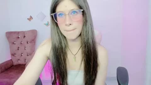 Snapshot of zooeybelair chatting on September 20, 5:10 am Alicie online show from September 20, 5:10 am