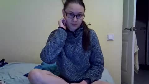 Zyuhre online show from October 5, 6:59 pm