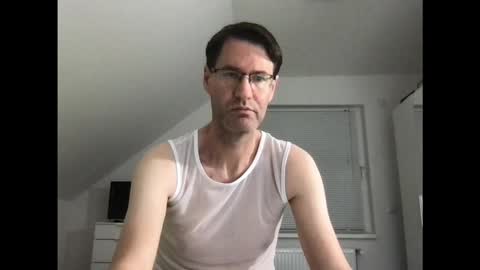 Snapshot of zzz123_cam chatting on October 19, 3:06 pm zzz123_cam online show from October 19, 3:06 pm